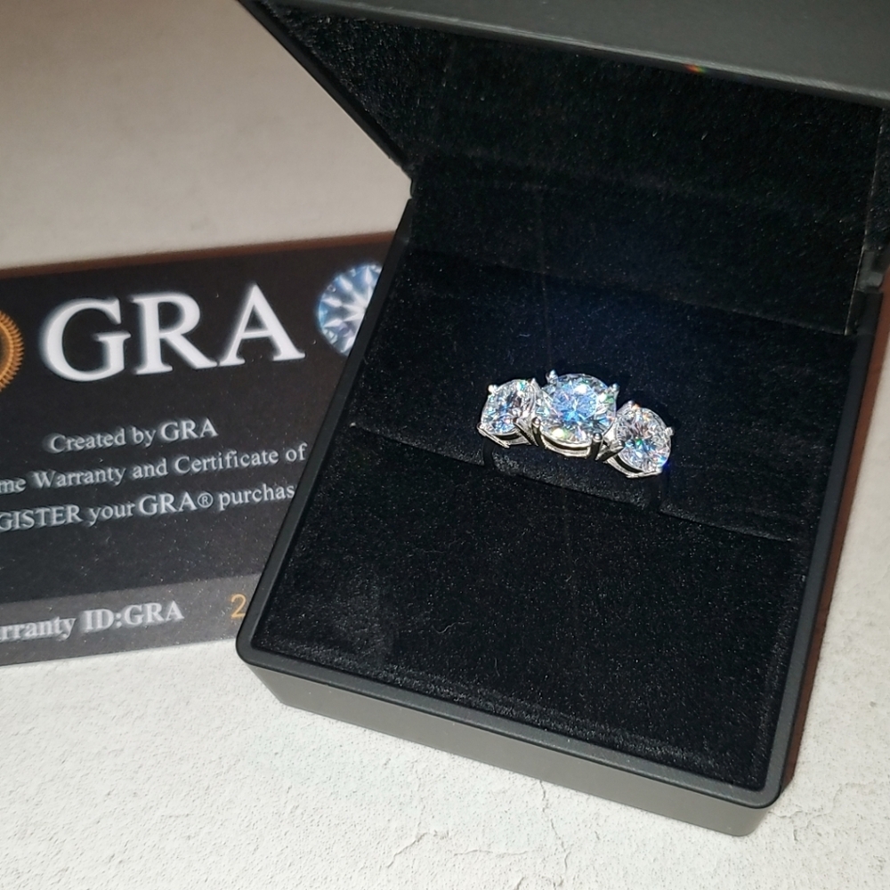 NIB Certified 2cwt 3 STONE MOISSANITE RING 925 - Size 7